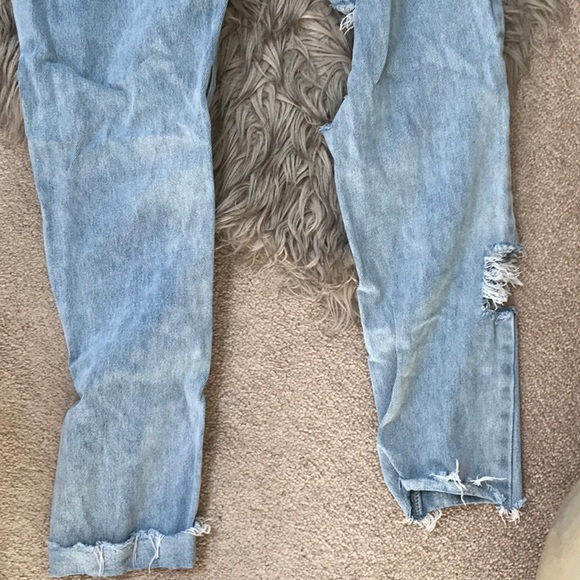 Distressed jeans! - Picture 5 of 7